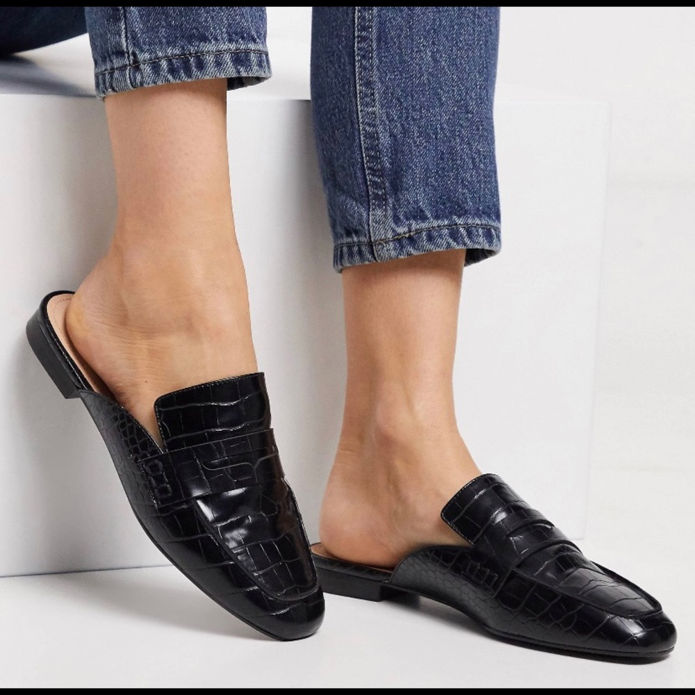 Stradivarius women slip on loafer mules in black